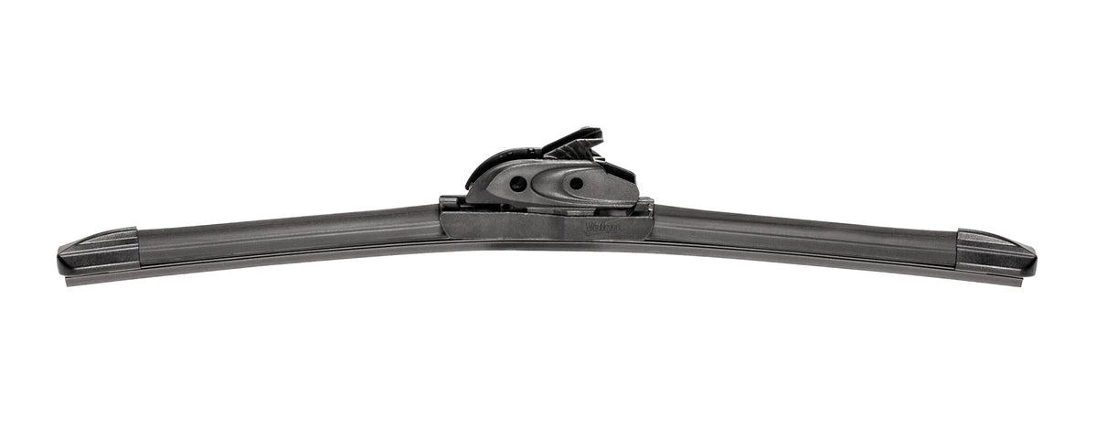 First Flat Blades, spazzola tergicristallo su fondo bianco