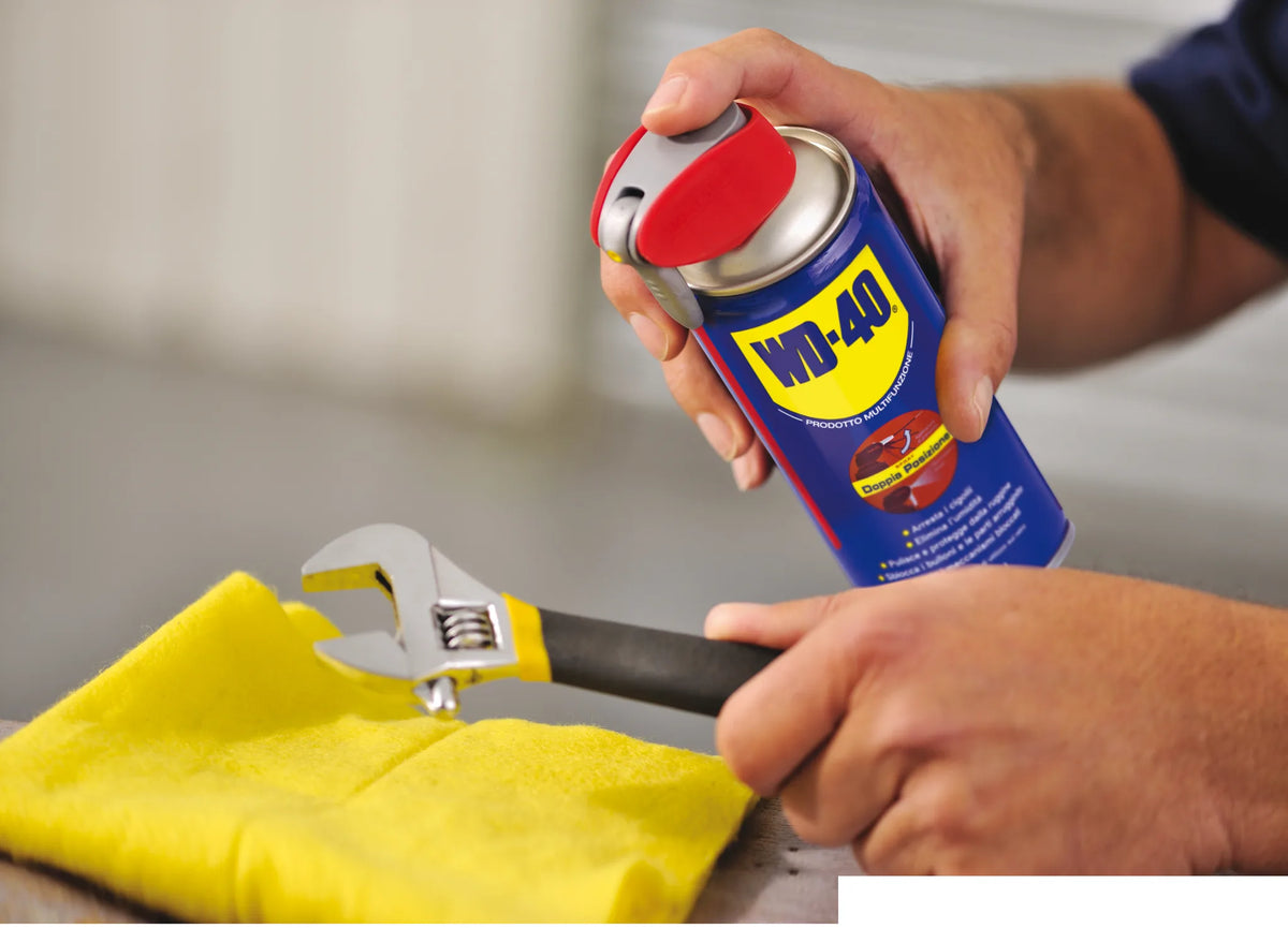 Sbloccante spray 'doppia posizione' ml 250 + 40 ml omaggio montato sul veicolo