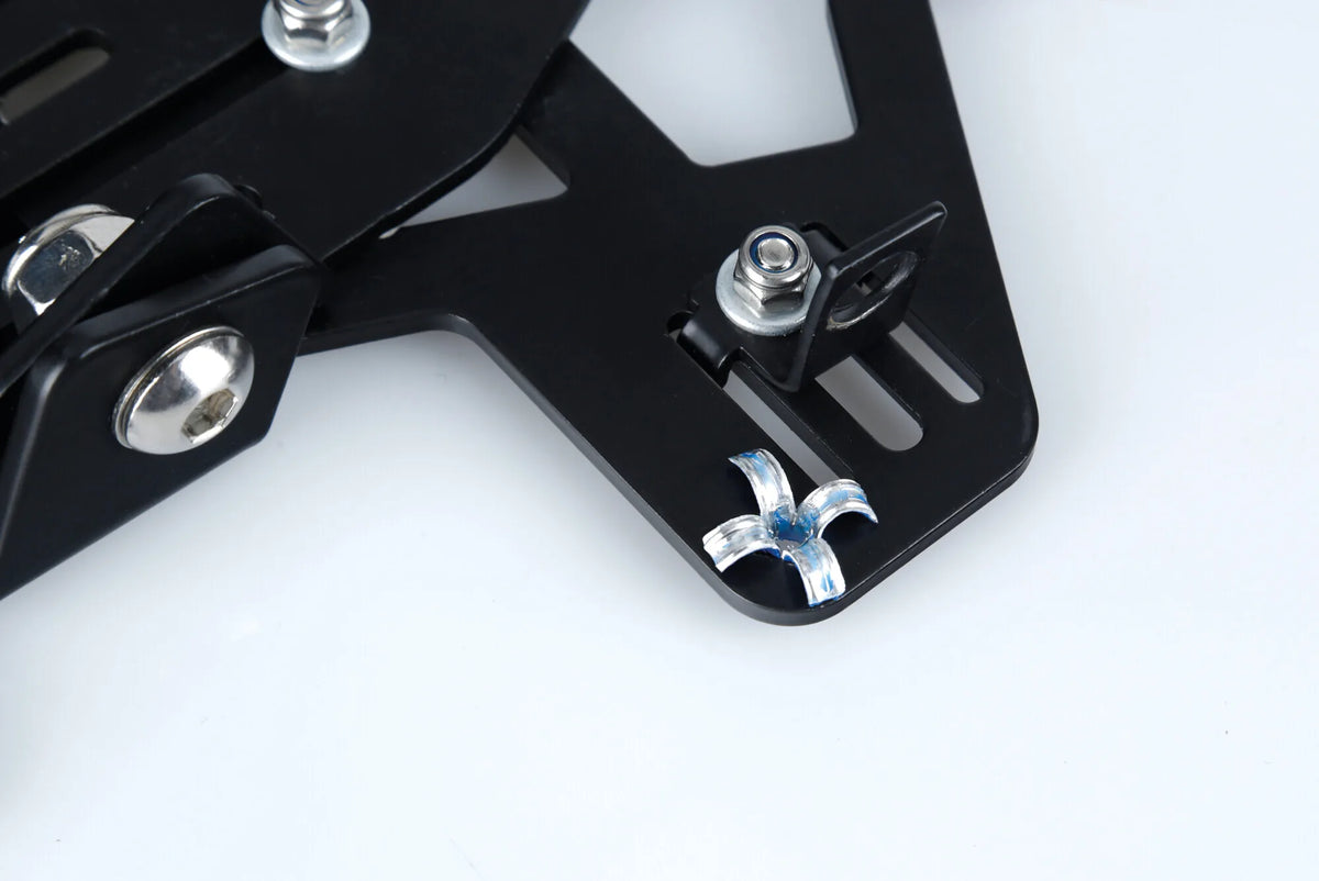 Aluminium Rivets, set 50 rivetti Graf per portatarga montato sul veicolo