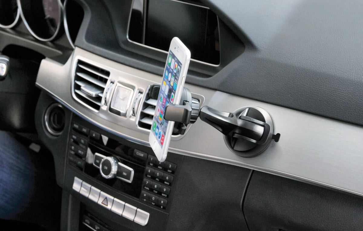 Atmos Fin, porta telefono con ventosa adesiva montato sul veicolo