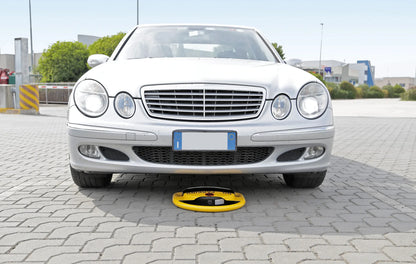 Barriera di parcheggio automatica con telecomando montato sul veicolo, vista 2