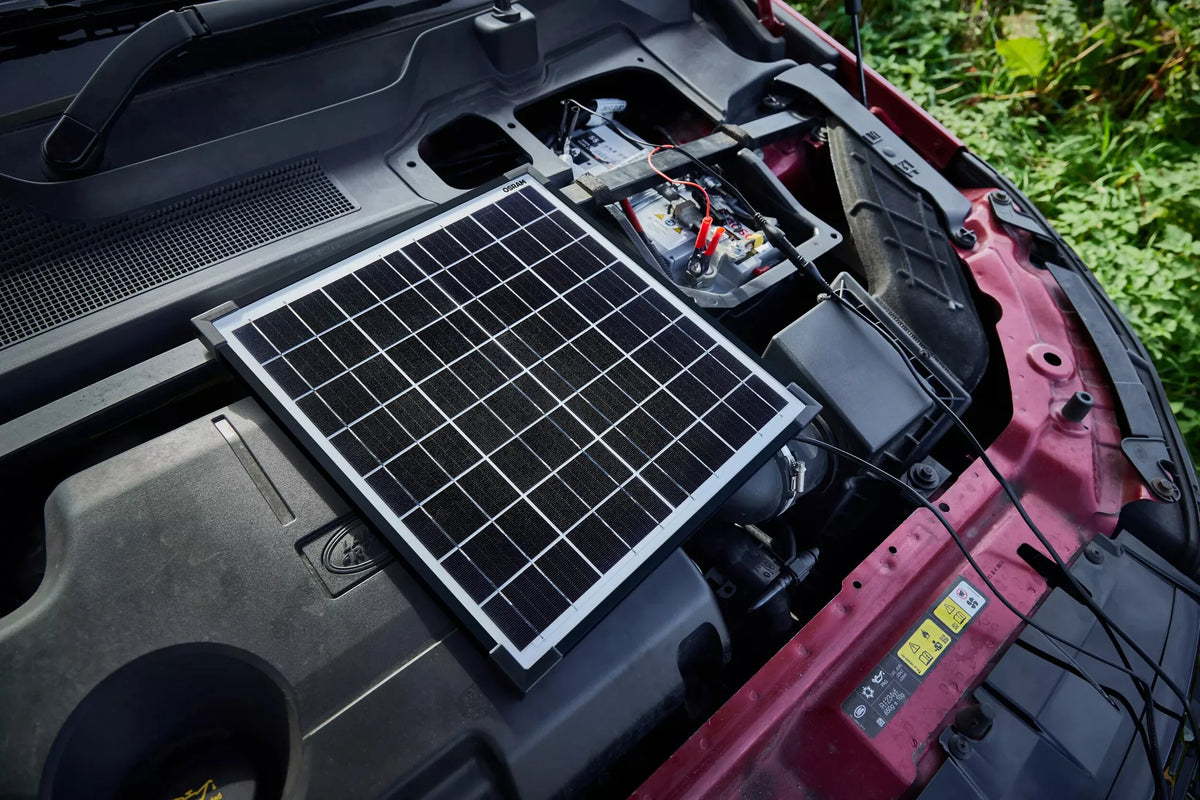 BATTERYcharge SOLAR 20W, mantenitore di batteria a energia montato sul veicolo