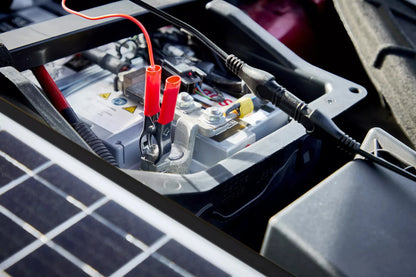 BATTERYcharge SOLAR 20W, mantenitore di batteria a energia montato sul veicolo, vista 2