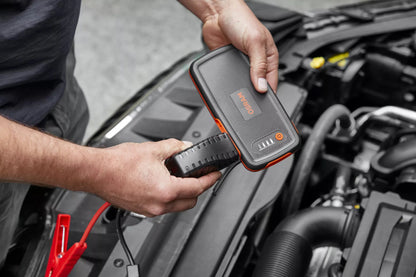BATTERYstart 200, avviatore di emergenza con funzione power montato sul veicolo, vista 2