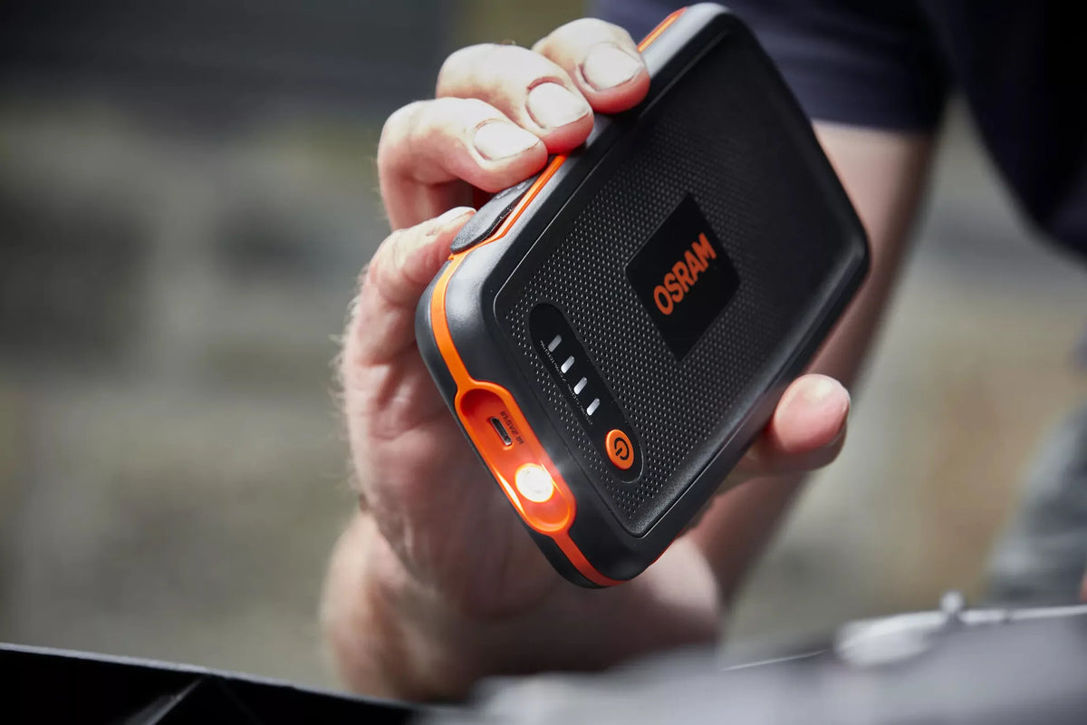 BATTERYstart 200, avviatore di emergenza con funzione power montato sul veicolo, vista 6