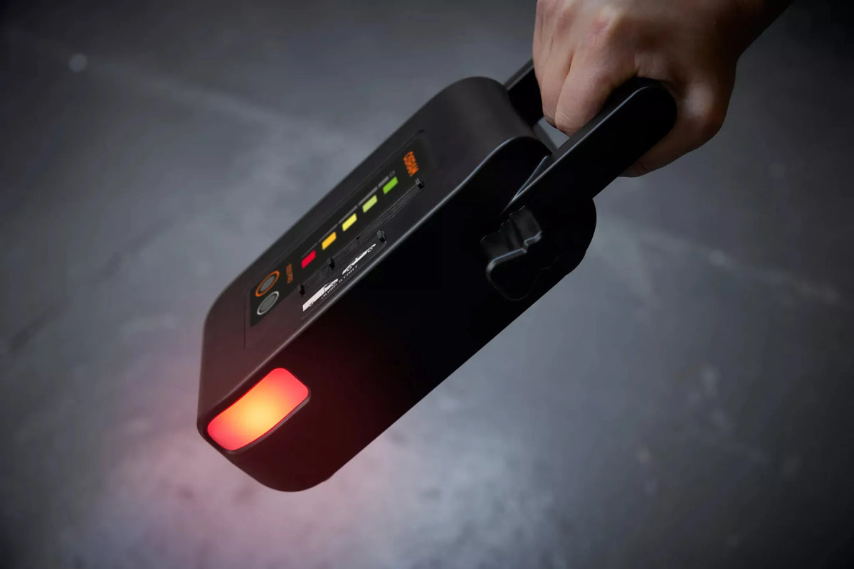 BATTERYstart PRO 1000, avviatore di emergenza ad alta montato sul veicolo, vista 3