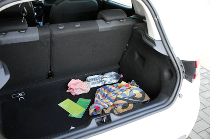 Borsa organizer per baule con rivestimento interno montato sul veicolo