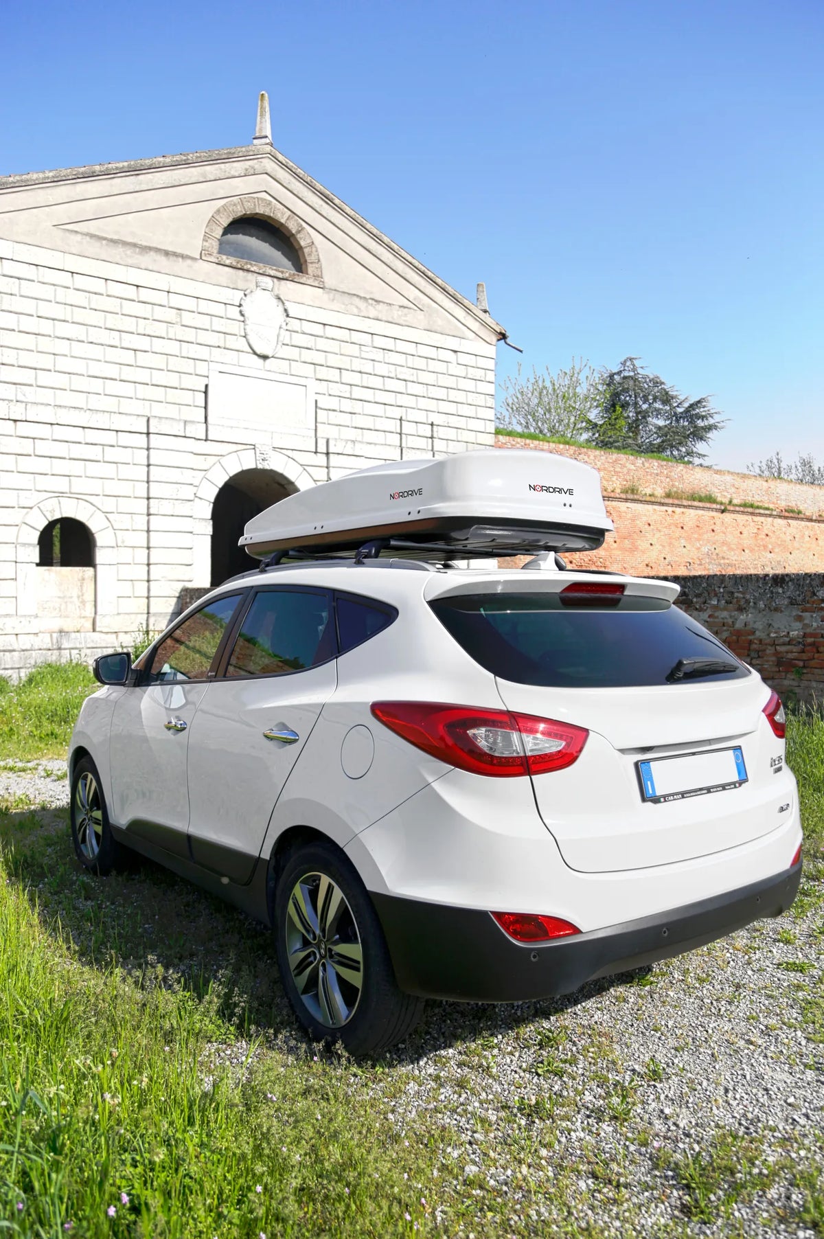 Box 530, box tetto in ABS, 530 litri montato sul veicolo, vista 3