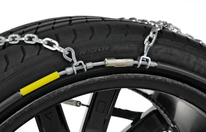 Catene da neve SnowDrive S-12 per SUV, 4x4 e fuoristrada su fondo bianco, vista 10
