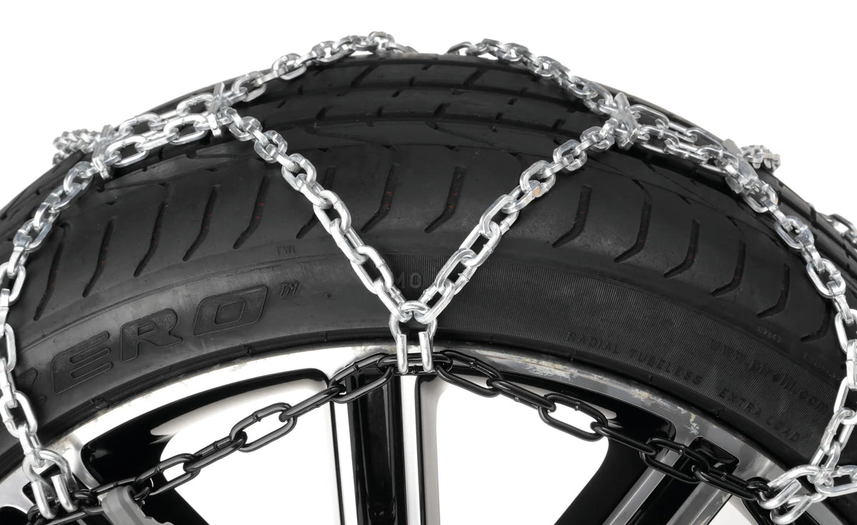 Catene da neve SnowDrive S-12 per SUV, 4x4 e fuoristrada su fondo bianco, vista 11