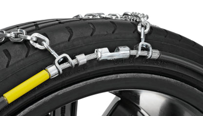 Catene da neve SnowDrive S-16 per furgoni, SUV e camper su fondo bianco, vista 9