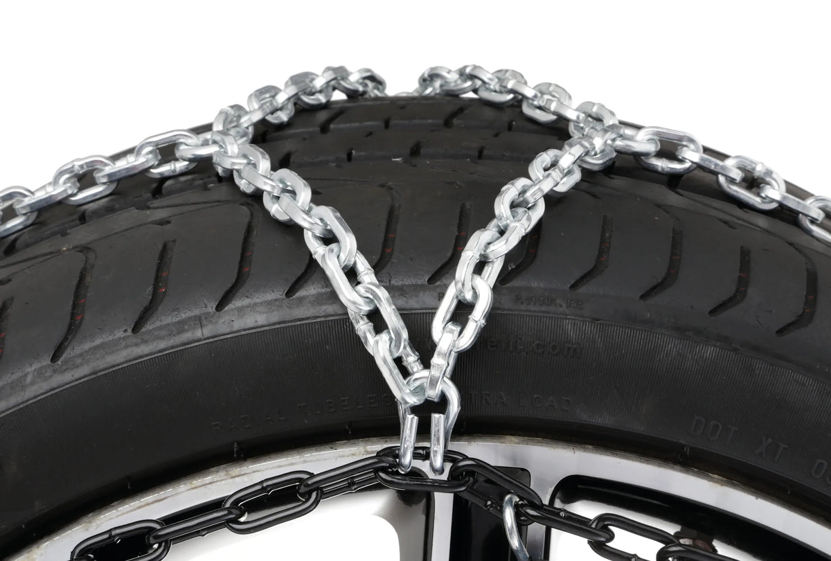 Catene da neve SnowDrive S-16 per furgoni, SUV e camper su fondo bianco, vista 10