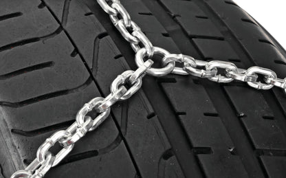 Catene da neve SnowDrive S-16 per furgoni, SUV e camper su fondo bianco, vista 11