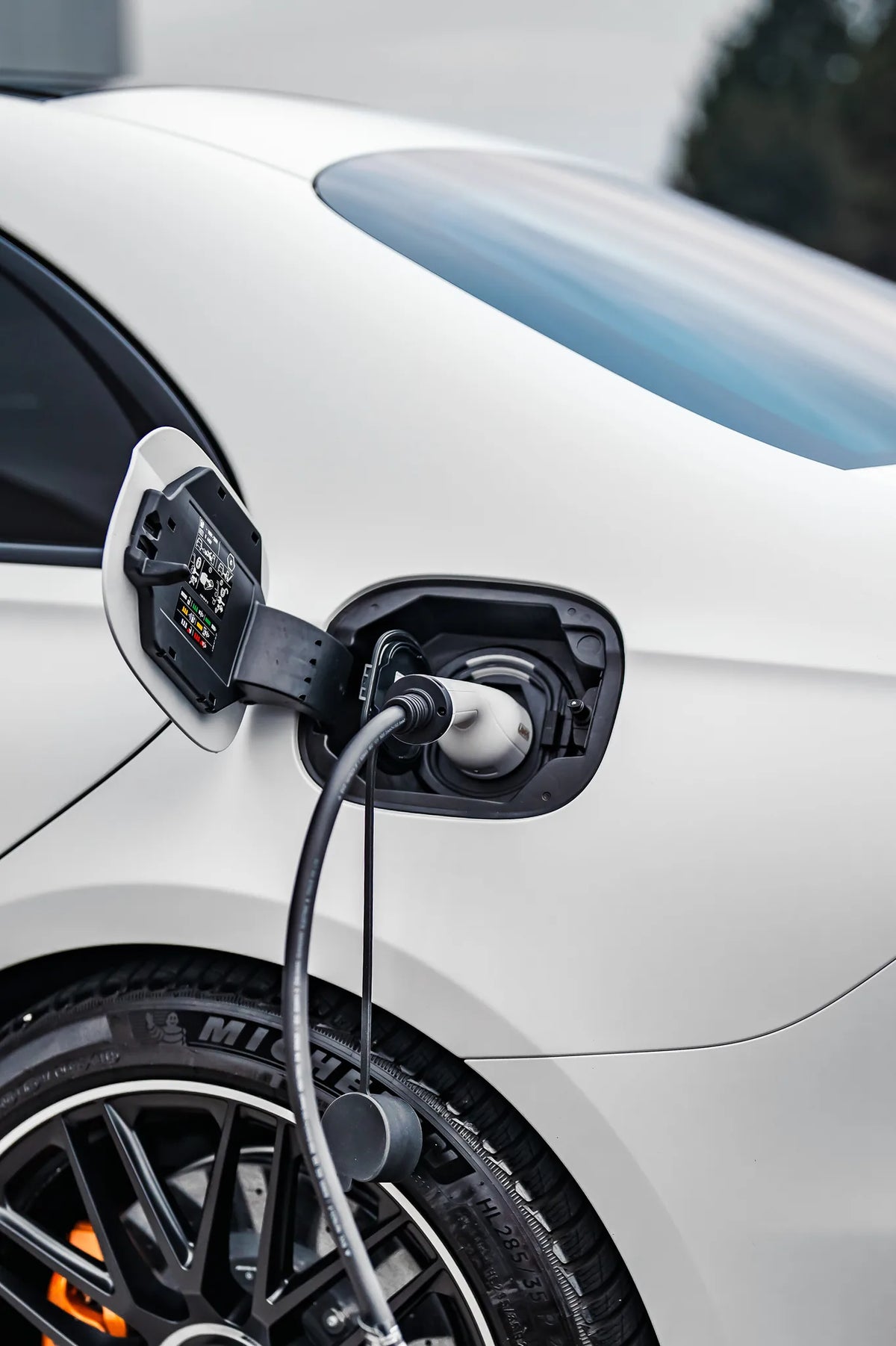 Cavo ricarica per veicoli elettrici - Trifase montato sul veicolo, vista 3
