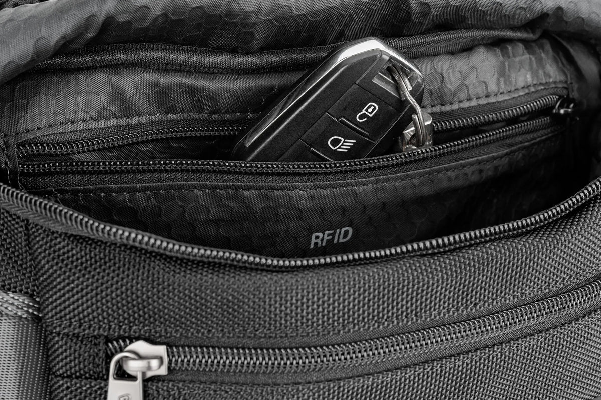 CB-01 Crossbody, marsupio / tracolla montato sul veicolo