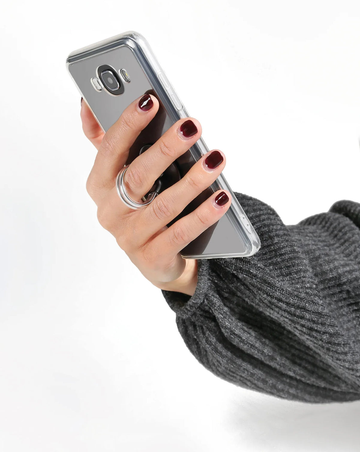 Cool Ring, supporto multiuso adesivo montato sul veicolo