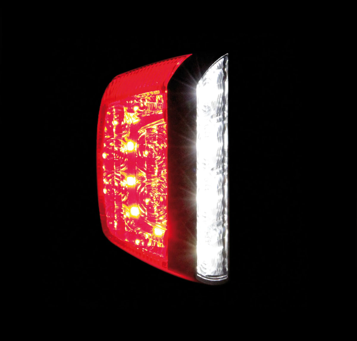 Fanale posteriore a Led, illuminazione targa e luce di montato sul veicolo, vista 2