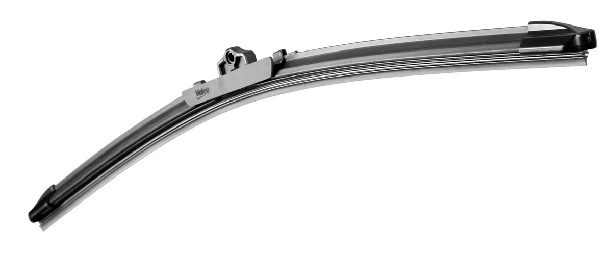First Flat Blades, spazzola tergicristallo su fondo bianco, vista 4