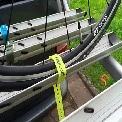 FixPlus Nano, cinghia elastica di fissaggio, 2 pz - 1,25 x montato sul veicolo