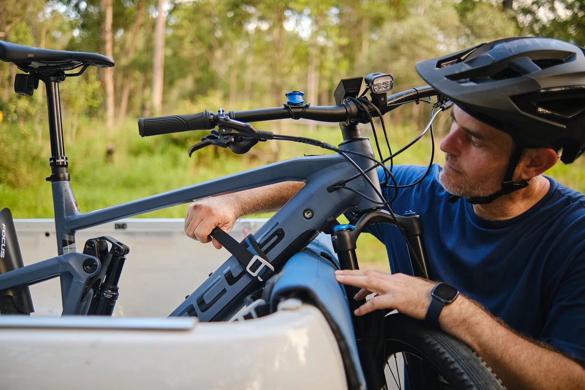 Gatekeeper Evo, portabici per sponda posteriore pick-up montato sul veicolo, vista 3