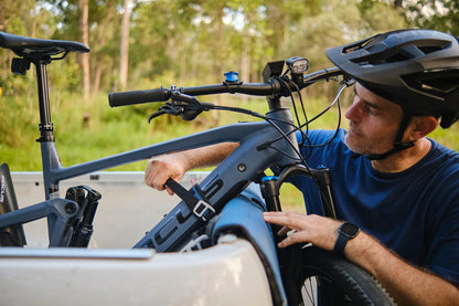 Gatekeeper Evo, portabici per sponda posteriore pick-up montato sul veicolo, vista 3