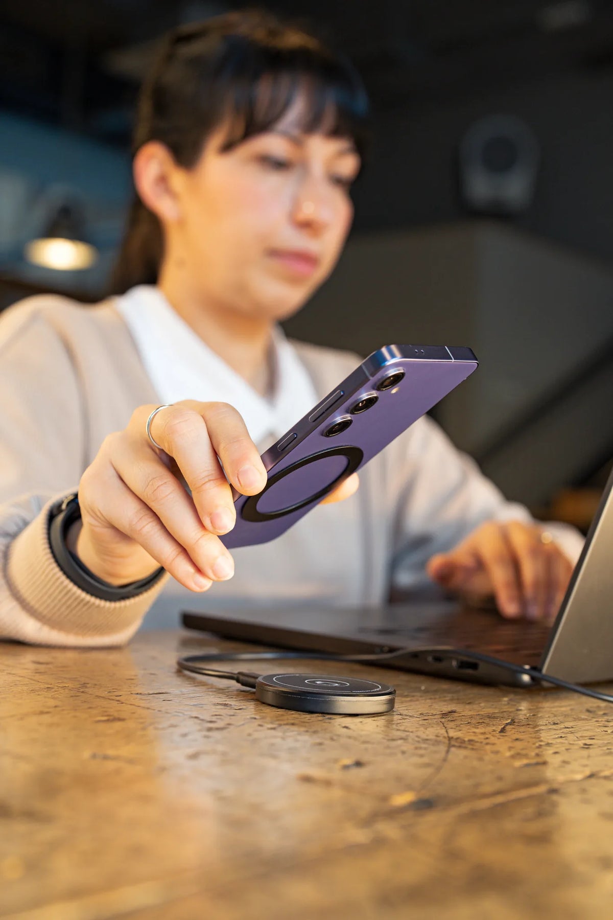 Mag, caricatore wireless magnetico 3 in 1 montato sul veicolo