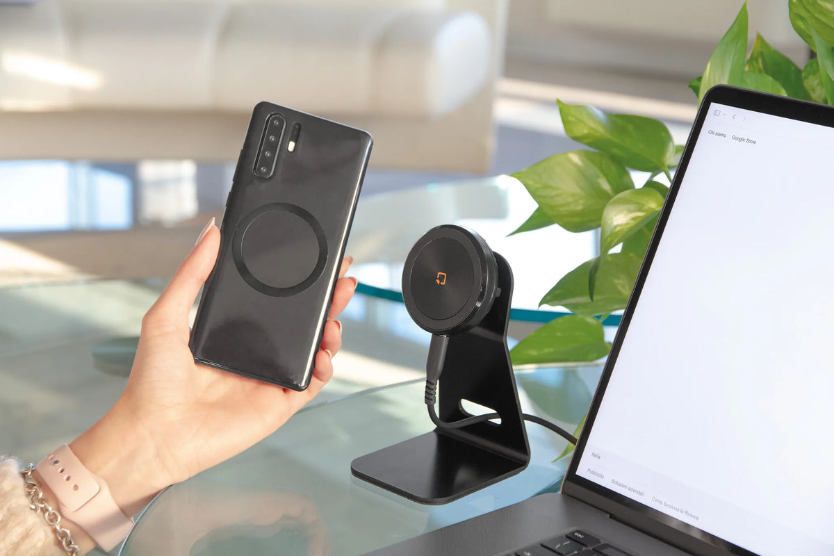 Mag Wireless Stand, Porta telefono magnetico da montato sul veicolo