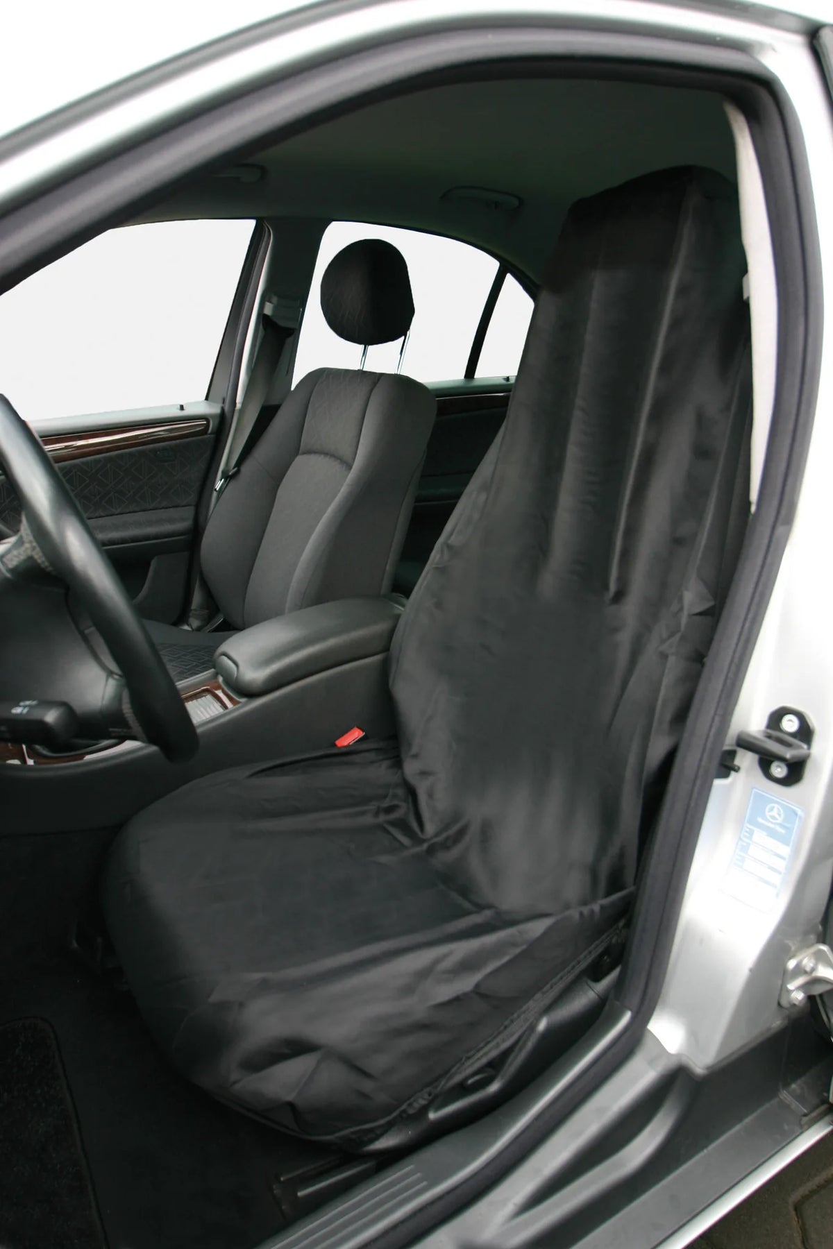 Max Seat Protector, il salvasedile impermeabile universale montato sul veicolo