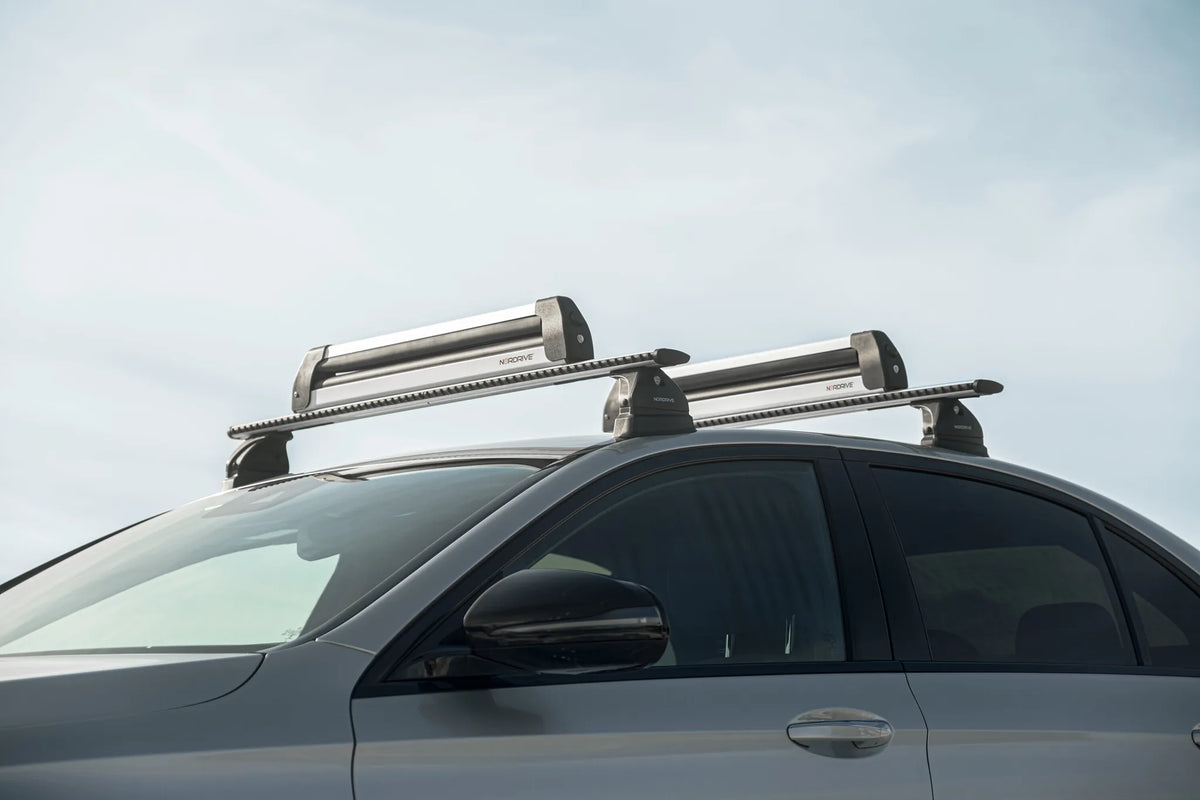 Nordic-King EVO aluminium NK-60, portasci per barre da tetto montato sul veicolo