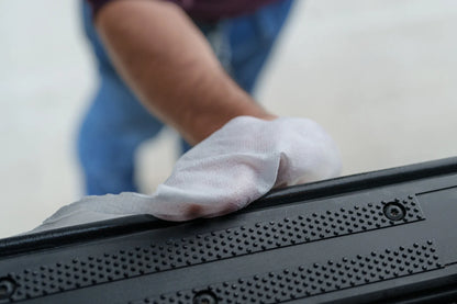 Panni umidificati rinnova guarnizioni, plastiche e gomme montato sul veicolo, vista 3
