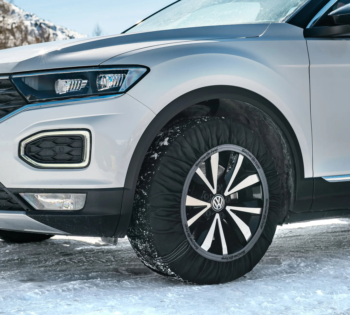 Performance, coppia di calze da neve per auto montato sul veicolo, vista 3