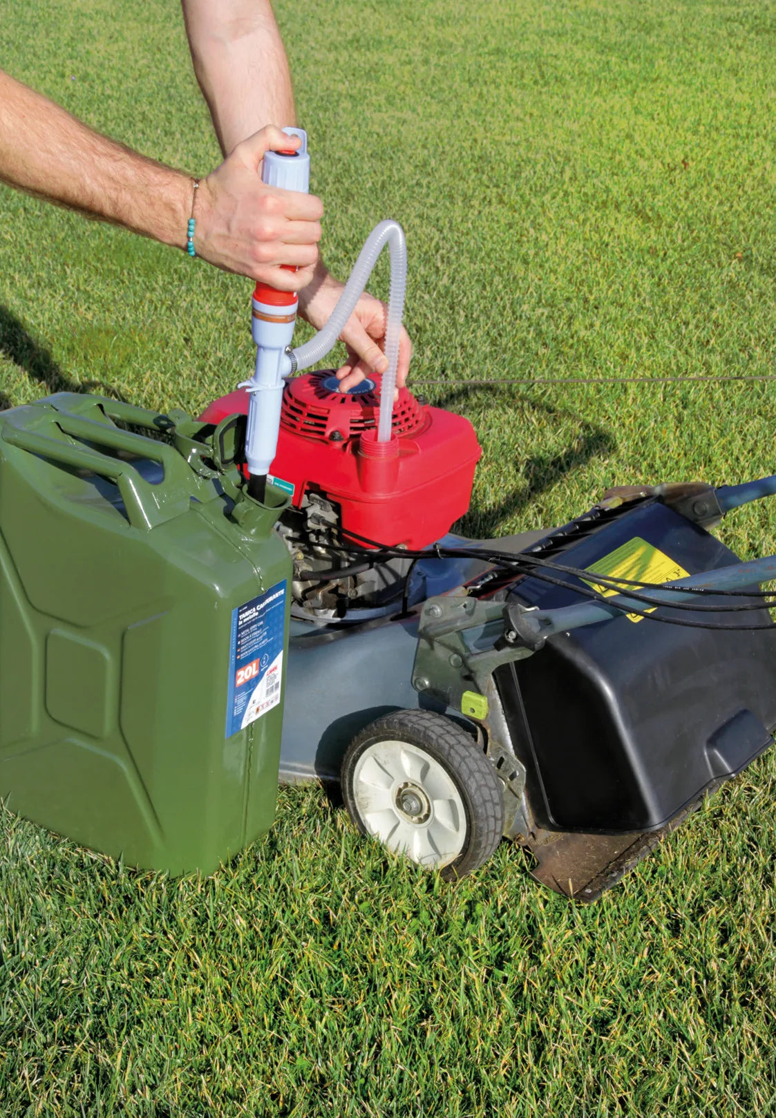 Pompa a batteria per travaso liquidi - 6 L/min montato sul veicolo, vista 3