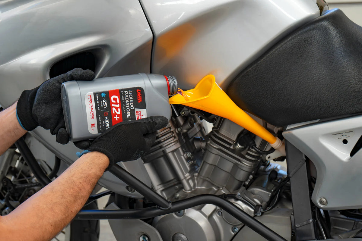 Premium Series Rosso G12+, liquido antigelo radiatore montato sul veicolo