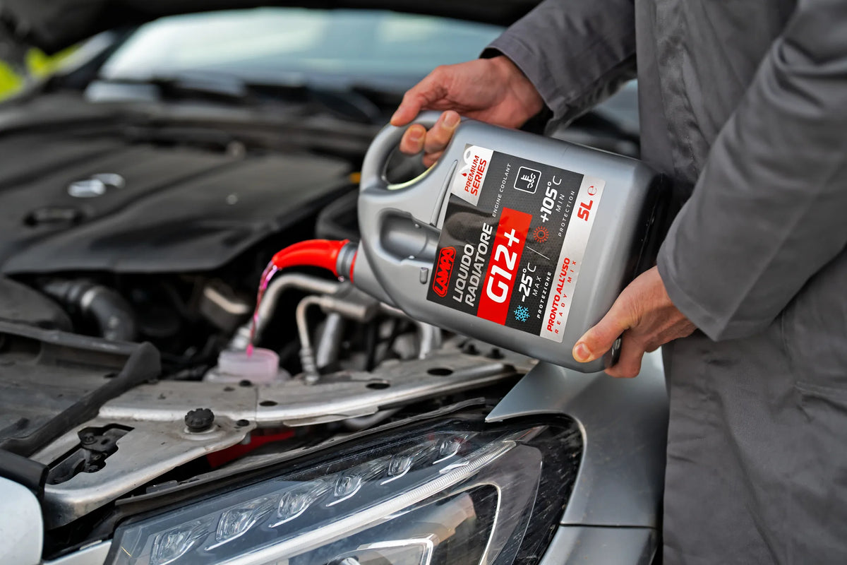 Premium Series Rosso G12+, liquido antigelo radiatore montato sul veicolo