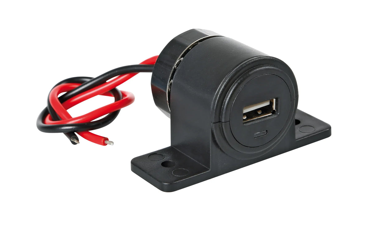 Presa USB, 2100mA, 12/24V su fondo bianco