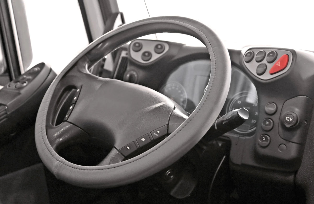 Protector 2 in 1, coprivolante elasticizzato in poliestere montato sul veicolo