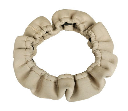 Protector 2 in 1, coprivolante elasticizzato in poliestere su fondo bianco