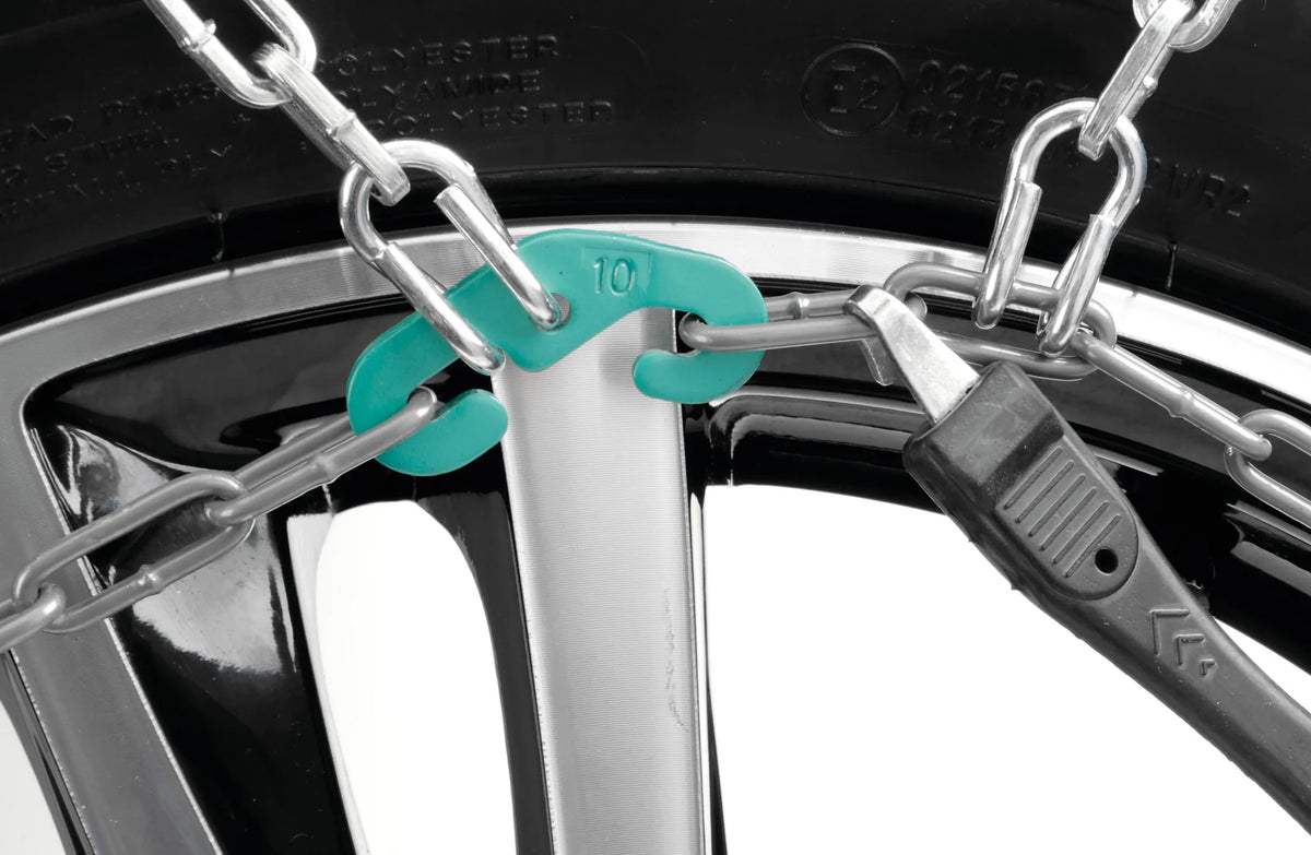 R-12 - Catene da neve autovetture — guanti di protezione e maglie di riparazione in dotazione