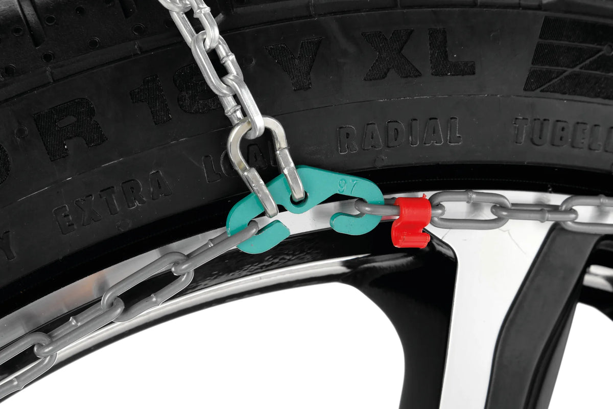 R-9 - Catene da neve autovetture — guanti di protezione e maglie di riparazione in dotazione