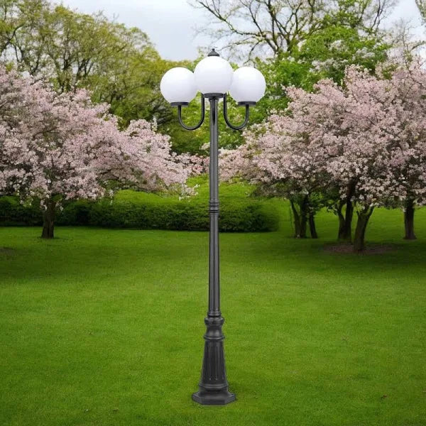 Lampione 3 Luci Su Palo Modello Sfera - 3x100w IP44 cm.230h. colore nero 