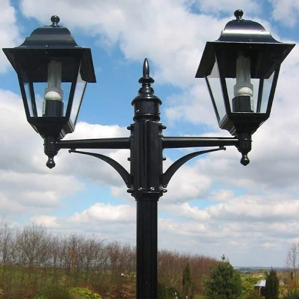 Lampione 2 Luci Su Palo Modello New York - 2x100w IP44 cm.230h. colore nero  