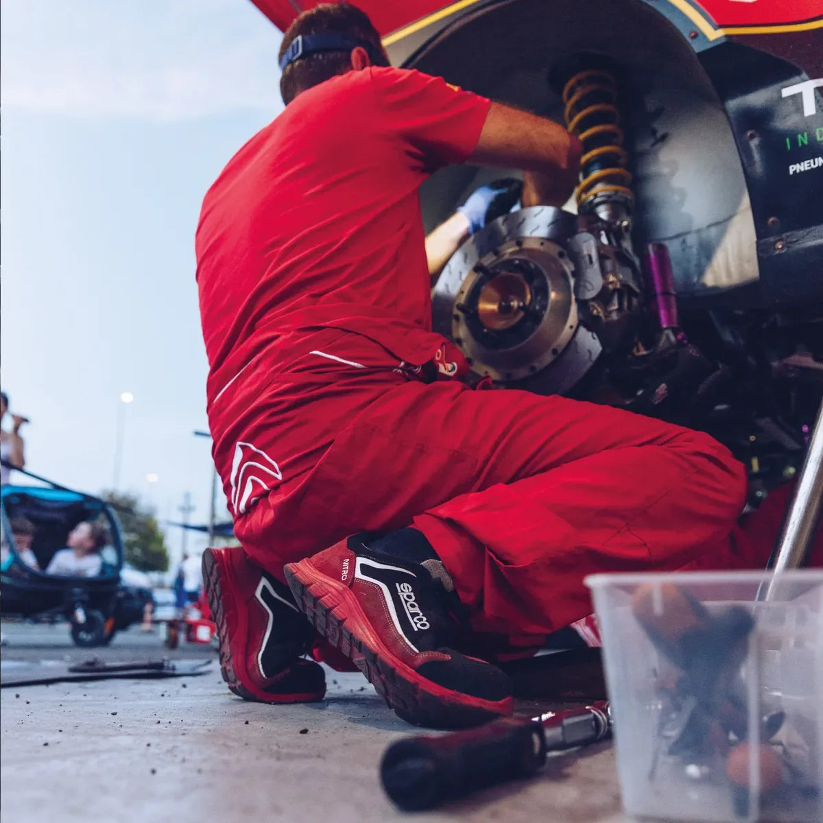 Scarpe antinfortunistiche basse Sparco Teamwork Nitro 2019 ESD S3L SR FO Rosso / Nero – vista 2