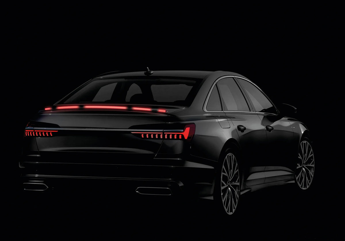 Spoiler carbon-look adesivo con integrata striscia luminosa montato sul veicolo, vista 3