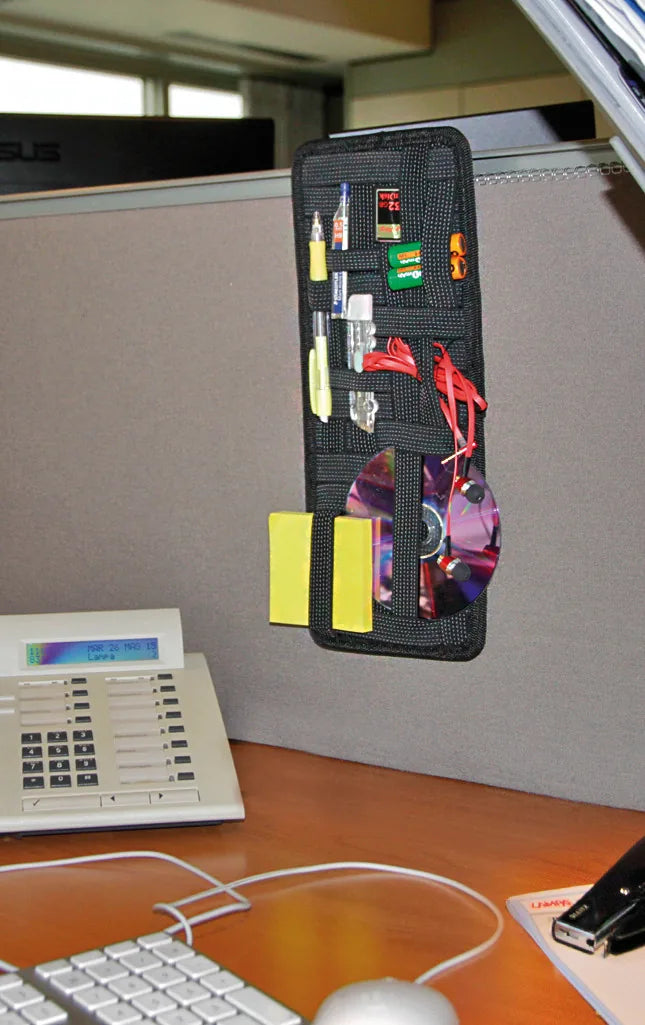 Strappy, organizer per visiera parasole montato sul veicolo