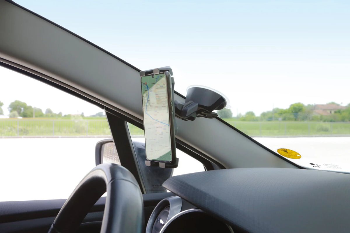 Super Grip, porta telefono e tablet con ventosa adesiva montato sul veicolo