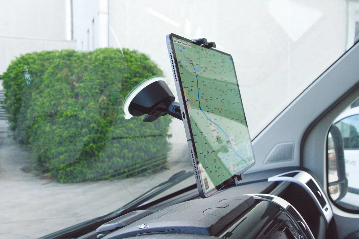 Super Grip, porta telefono e tablet con ventosa adesiva montato sul veicolo