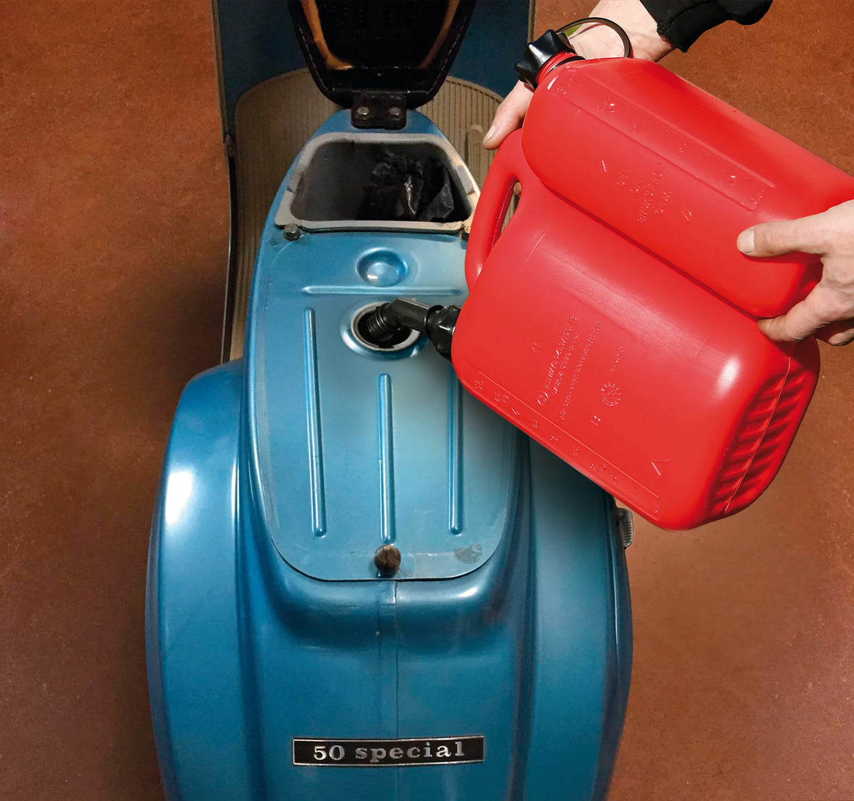 Tanica carburante a 2 comparti - 5,5+3 L montato sul veicolo, vista 5