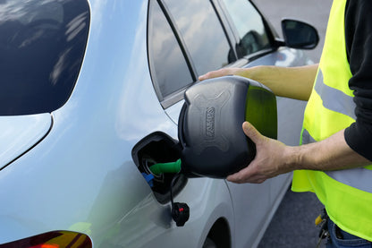 Tanica carburante completa di travasatore montato sul veicolo, vista 2