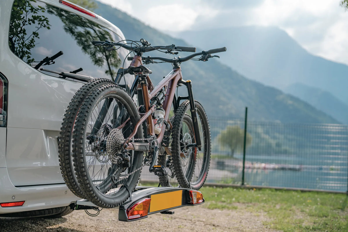 Wave 2, portabiciclette per gancio traino - 2 bici montato sul veicolo, vista 7