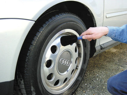 Wheel-Brush, spazzola lavacerchi montato sul veicolo